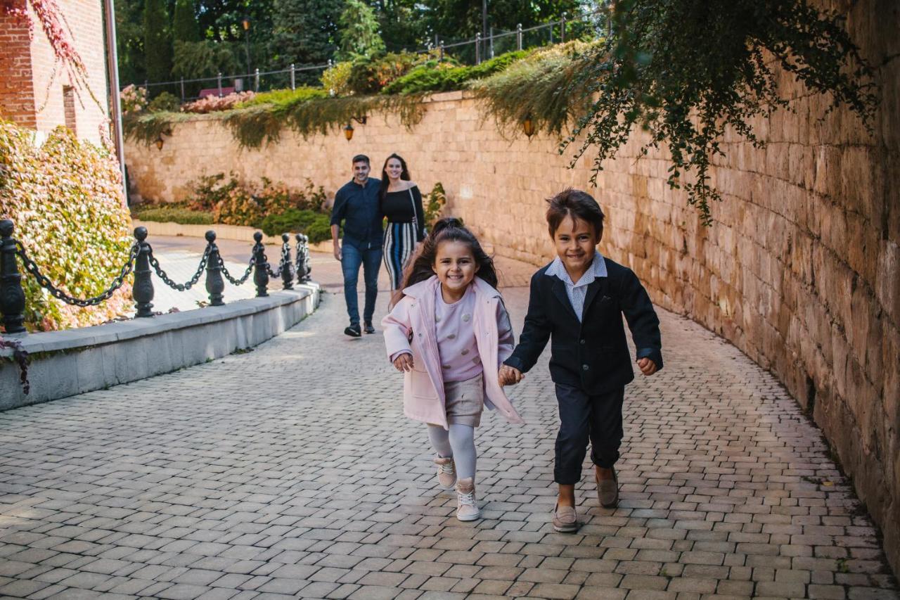 לבוב Citadel Gastro Boutique Hotel מראה חיצוני תמונה
