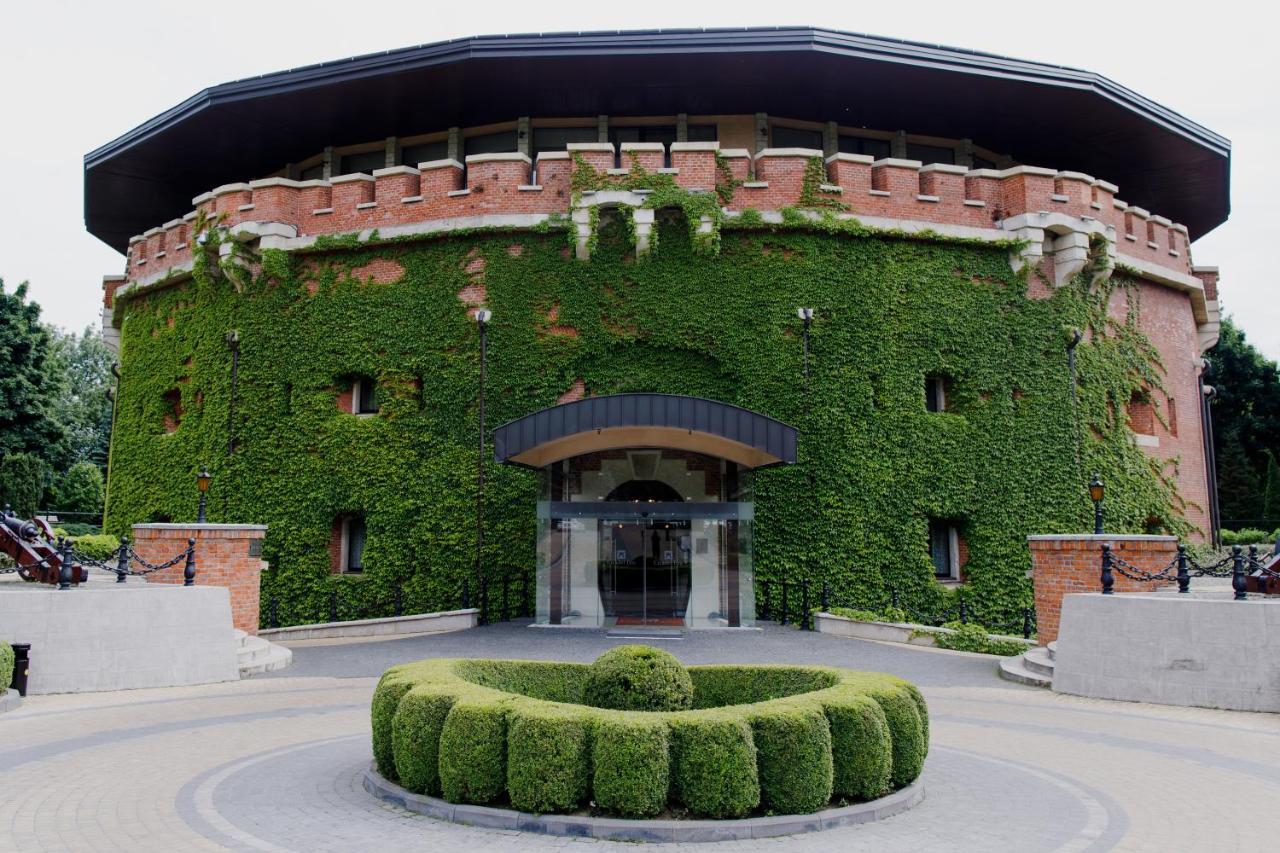 לבוב Citadel Gastro Boutique Hotel מראה חיצוני תמונה