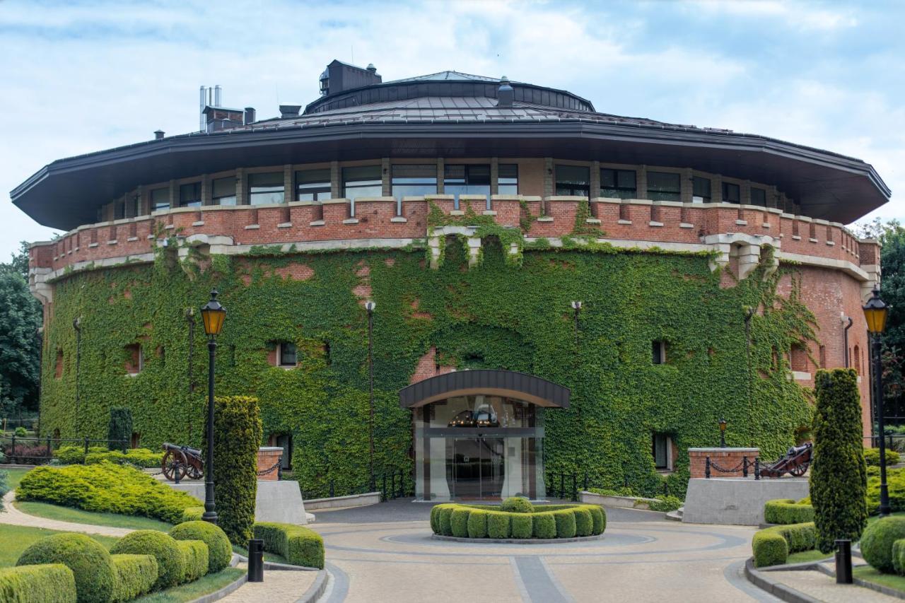 לבוב Citadel Gastro Boutique Hotel מראה חיצוני תמונה