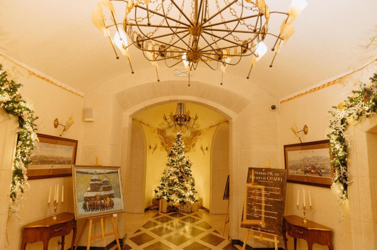 לבוב Citadel Gastro Boutique Hotel מראה חיצוני תמונה