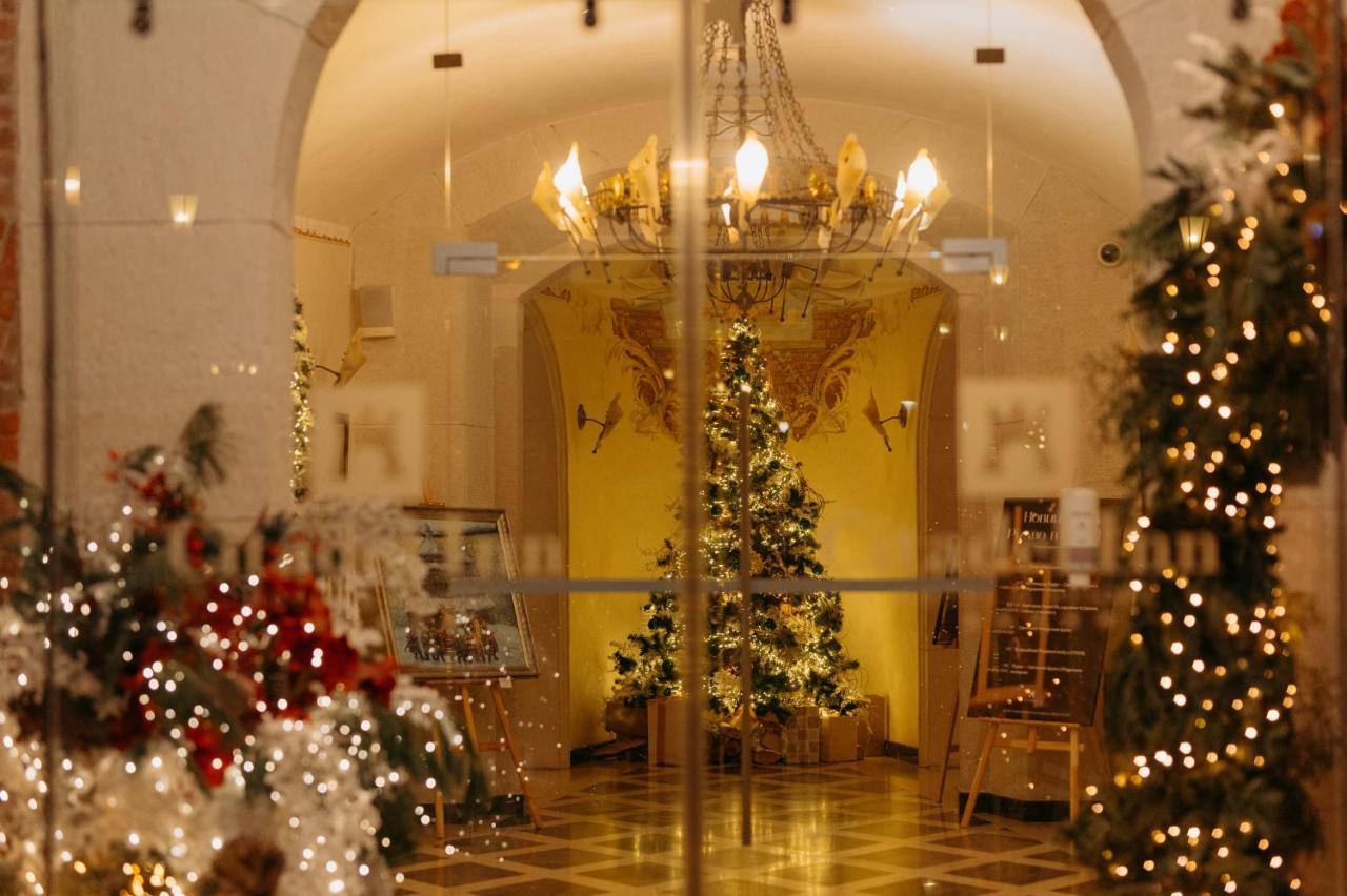 לבוב Citadel Gastro Boutique Hotel מראה חיצוני תמונה