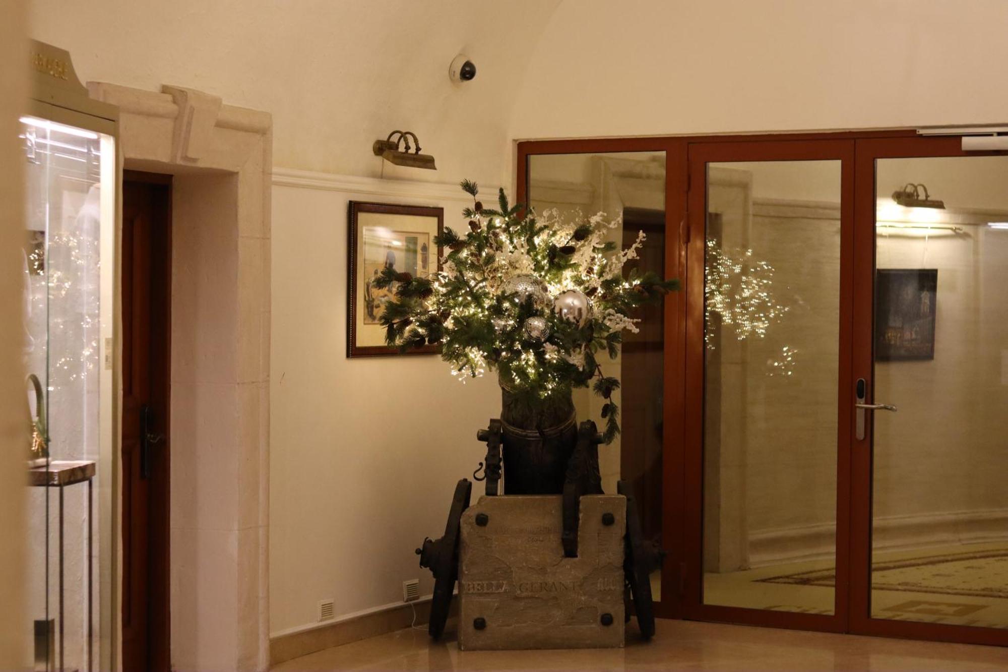 לבוב Citadel Gastro Boutique Hotel מראה חיצוני תמונה