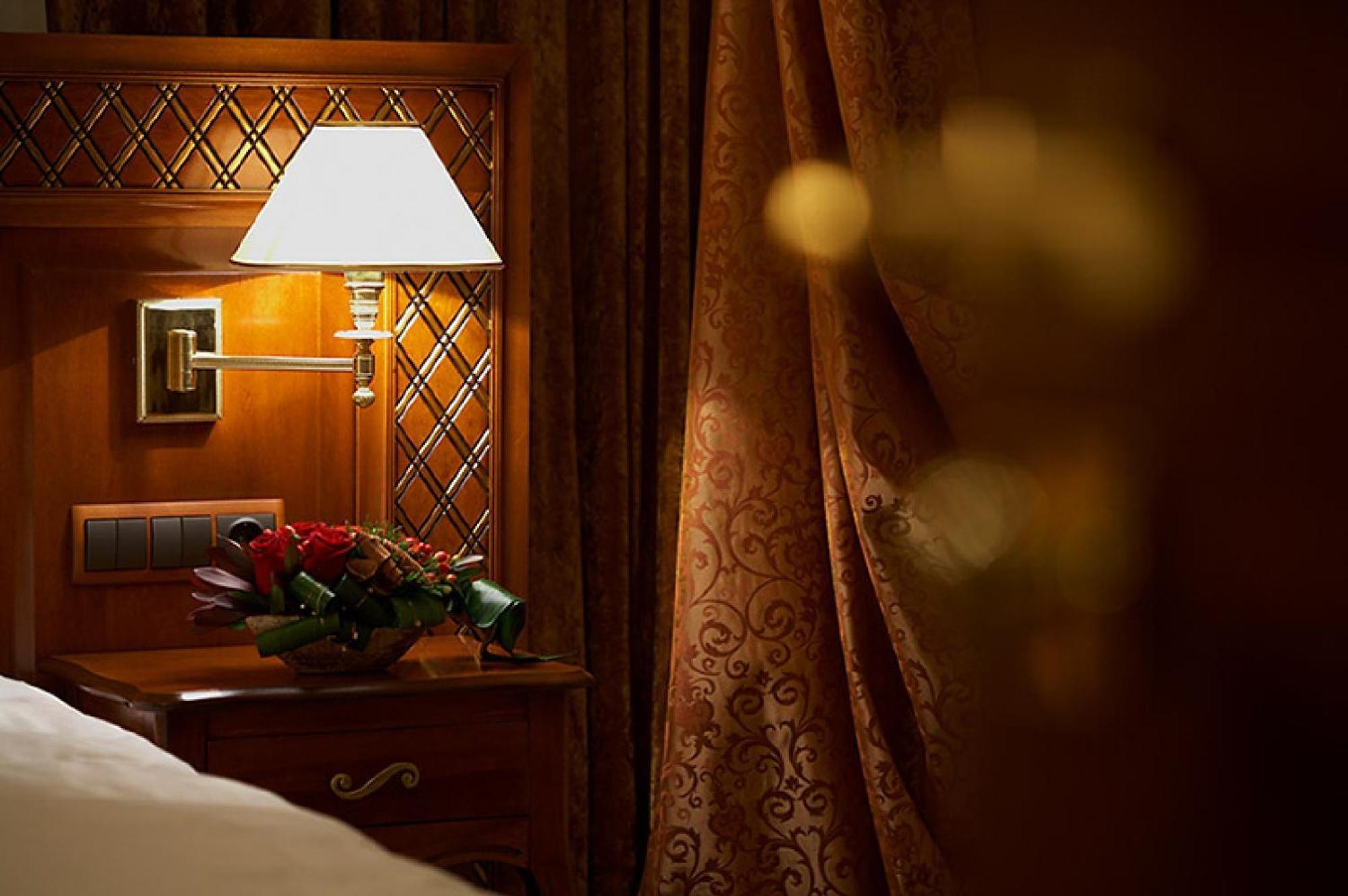 לבוב Citadel Gastro Boutique Hotel מראה חיצוני תמונה
