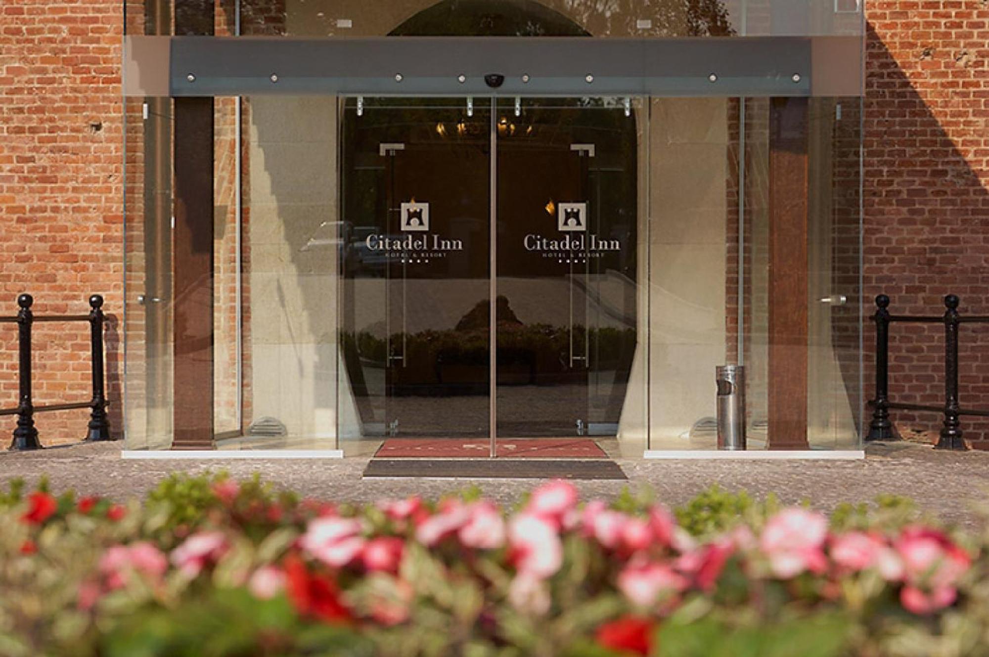 לבוב Citadel Gastro Boutique Hotel מראה חיצוני תמונה