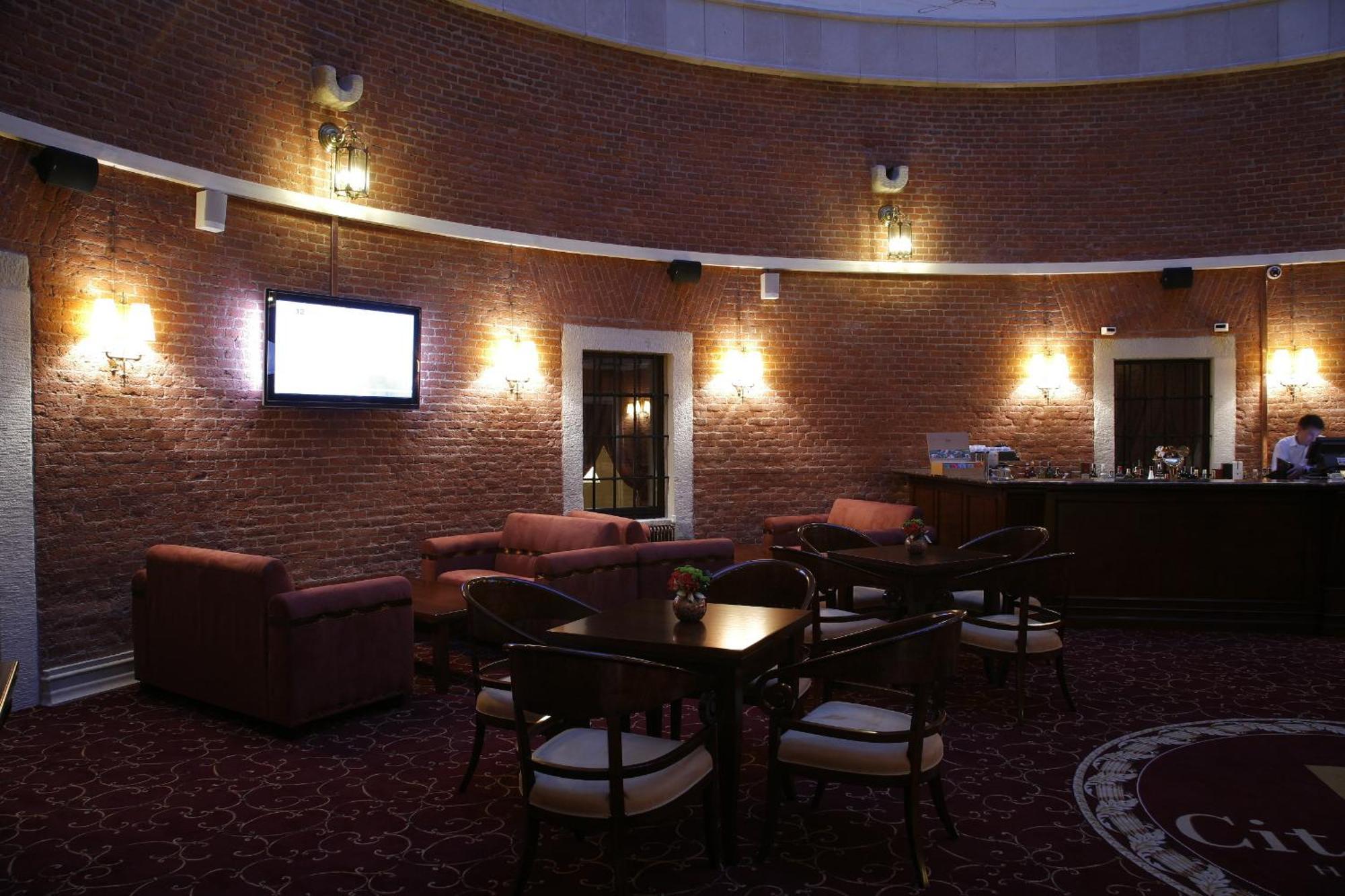 לבוב Citadel Gastro Boutique Hotel מראה חיצוני תמונה