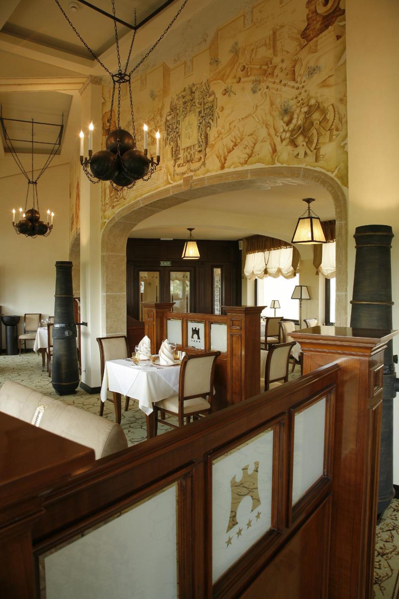 לבוב Citadel Gastro Boutique Hotel מראה חיצוני תמונה