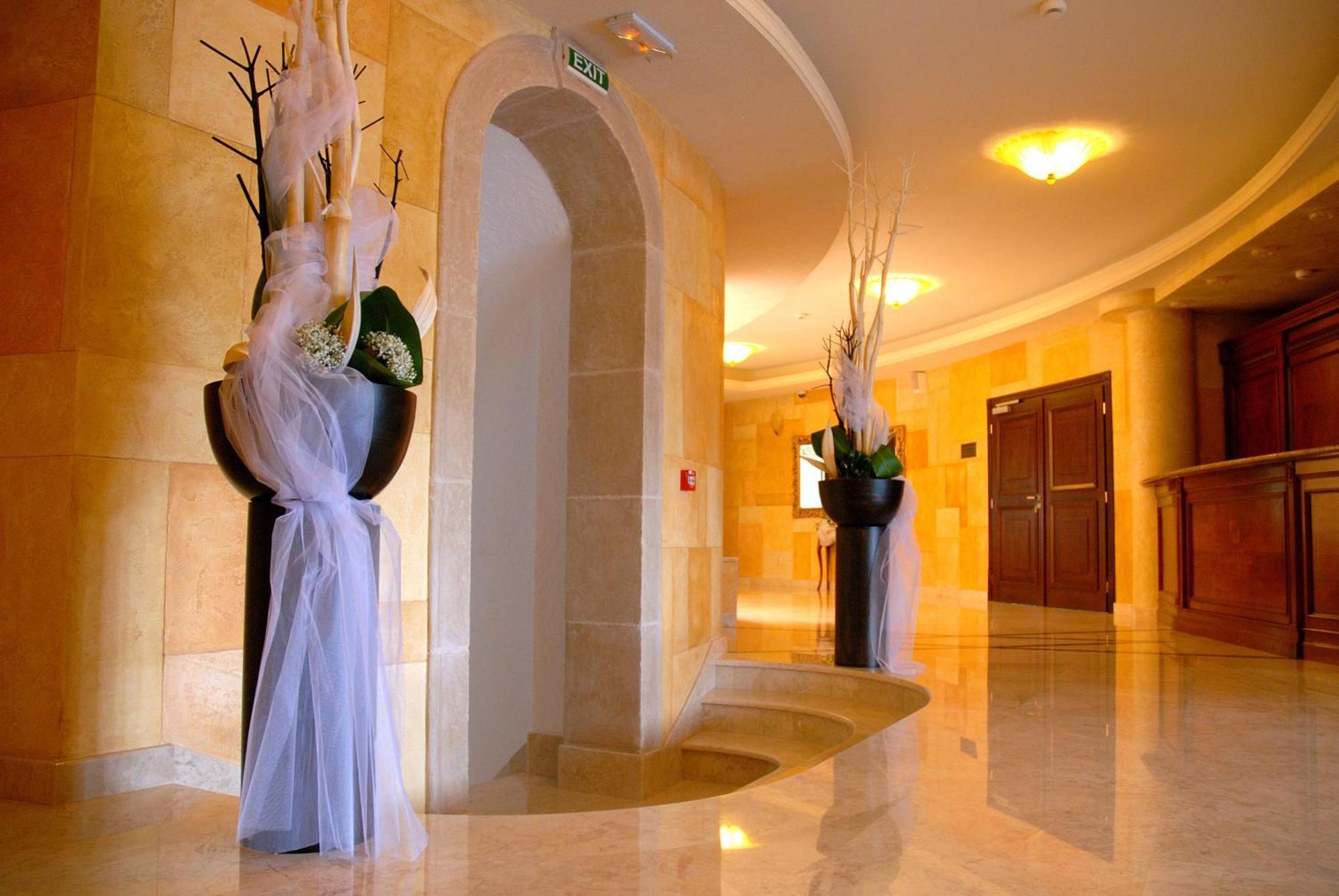 לבוב Citadel Gastro Boutique Hotel מראה חיצוני תמונה