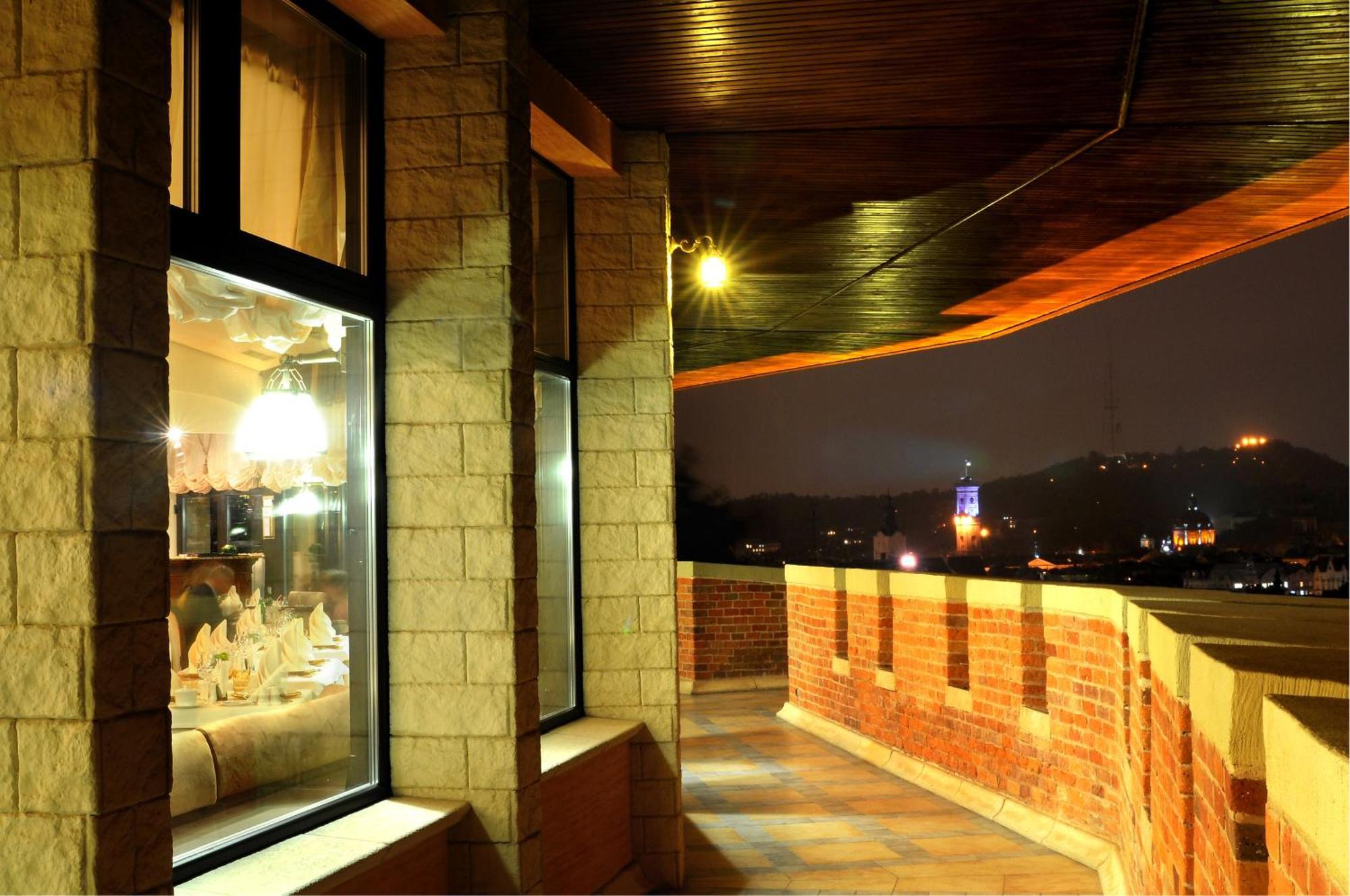לבוב Citadel Gastro Boutique Hotel מראה חיצוני תמונה